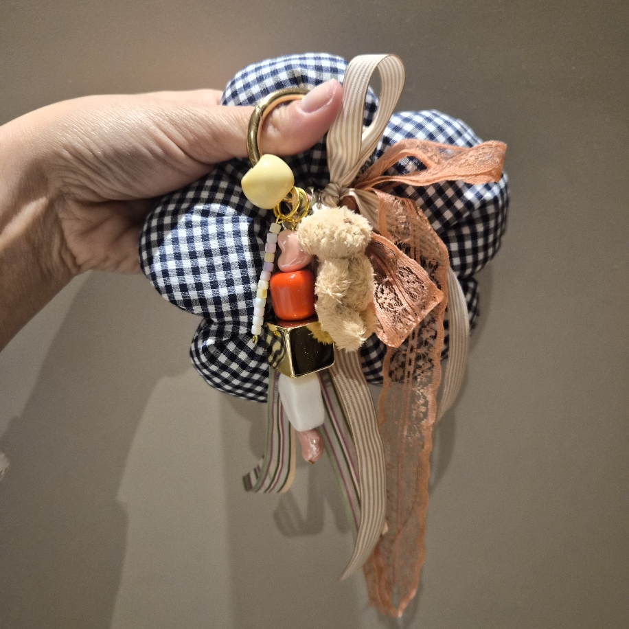 Teddy Bag Charm (Peluş Krem) — Koleksiyonlar - El Yapımı Aksesuar | Rosano Studio