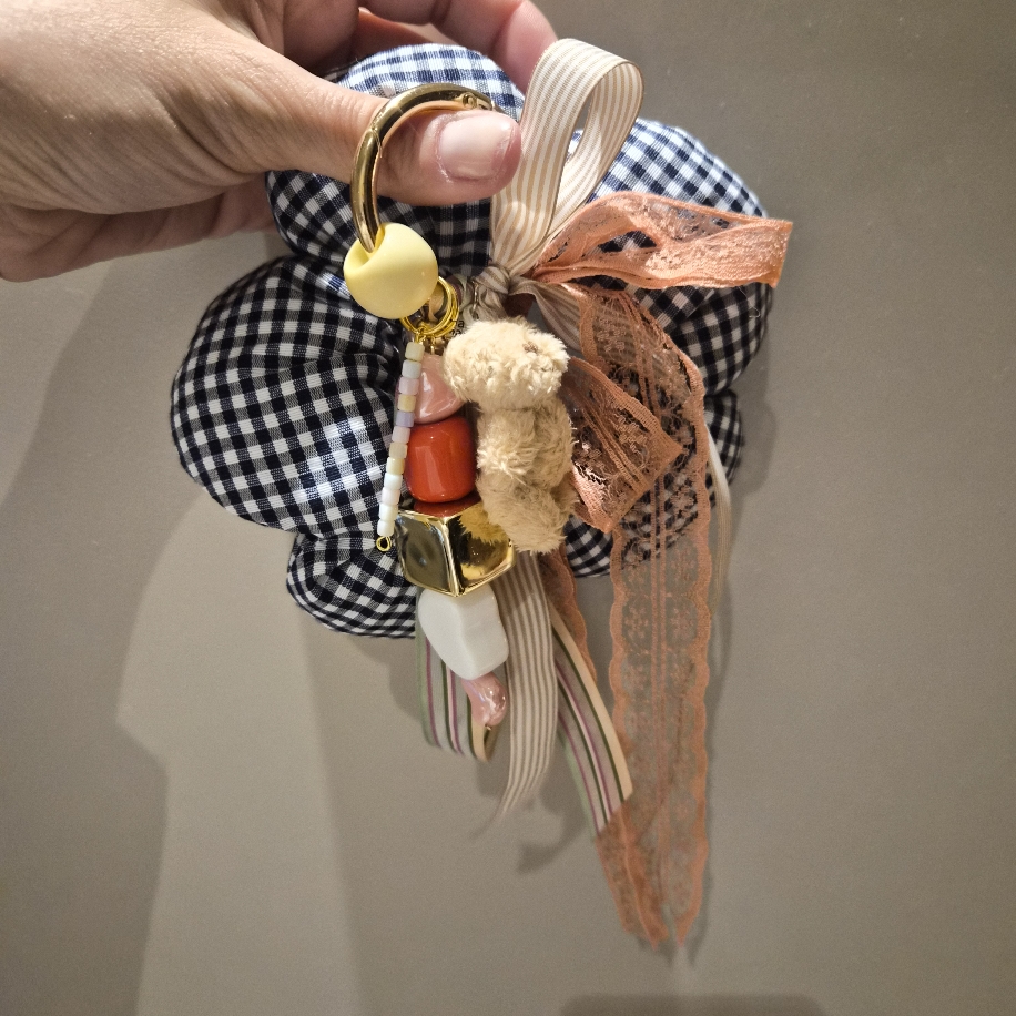 El Yapımı Çanta – Teddy Bag Charm (Peluş Krem) - Görsel 2