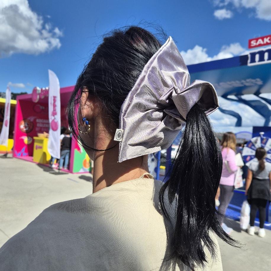 Bloxie Scrunchie (Silver) — El Yapımı Kumaş Simit Toka (Scrunchie) Koleksiyonu | Rosano Studio